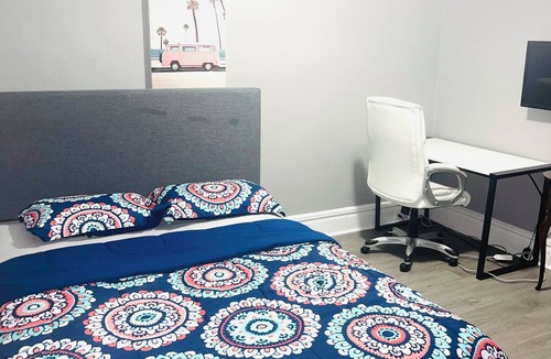 East Orange Apartment | Spacious 6-bedroom apartment in welcoming East Orange with WiFi, AC