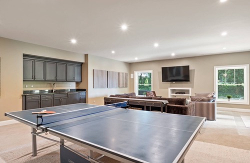 Jefferson Manor House | Spacious 7-bedroom house with water views, AC, Heat, WiFi in charming Alexandria