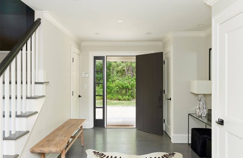 Wainscott House | Spacious 7-bedroom house in charming Wainscott walking distance to beach