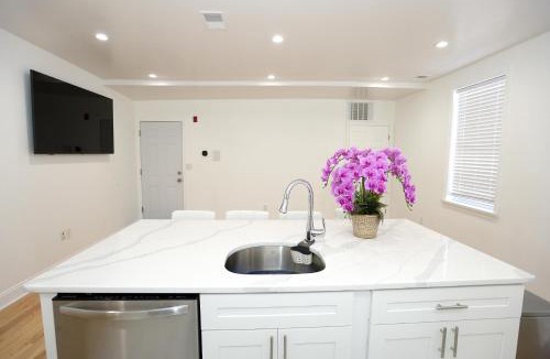 Point Breeze Apartment | Spacious and Brand New Apartment in Point Breeze - Prime Location