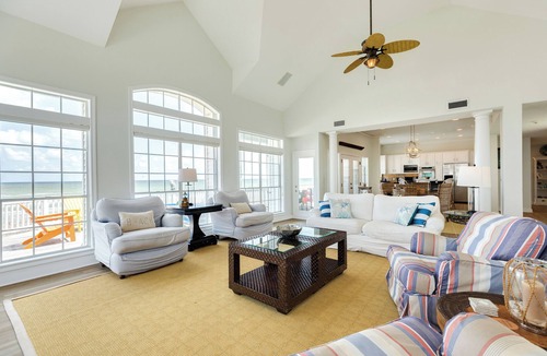 Pirates Beach House | Spacious Beachfront Home w/3 Decks + Patio, Large Bedrooms & Chef's Kitchen