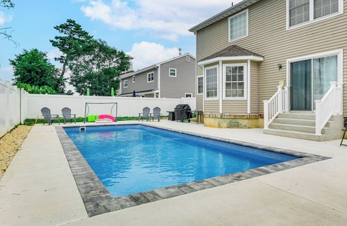 Southend Cottage | Spacious Brigantine Home ~ 1 Block to Beach!