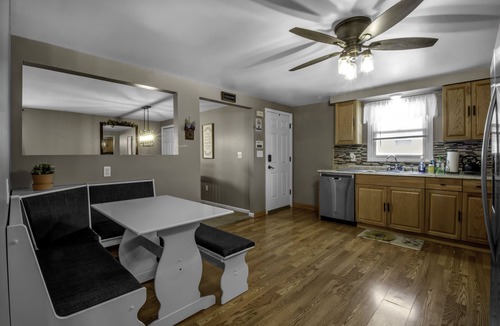 Cheektowaga Apartment | Spacious/Comfy/Private Home near Buffalo/Bills/Airport/Niagara Falls