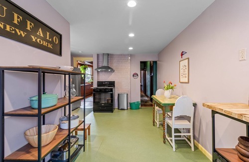 Front Park Apartment | Spacious & Family- Friendly 3-bedroom on Peaceful Historic Tree-Lined Street