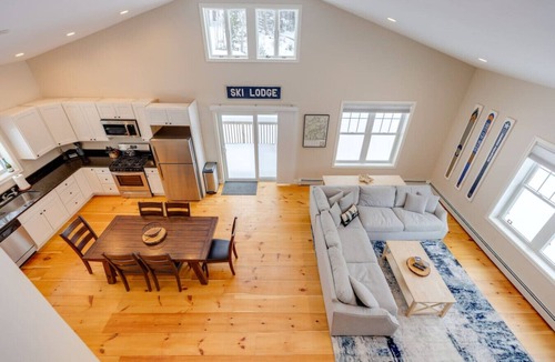 Thornton Apartment | Spacious Family House in the White Mountains! 2 Fireplaces!