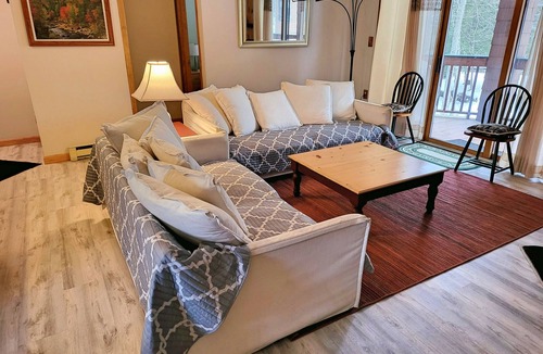 North Woodstock Condo | Spacious, fireplace, deck, river view, pool & fitness club. D0260 by LRS