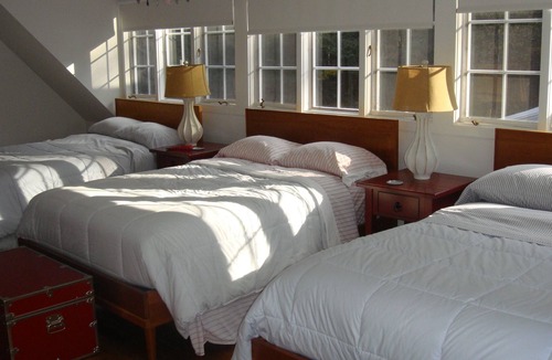 Woodstock House | Spacious Hilltop Home with Expansive Views and 5 min Walk to Town