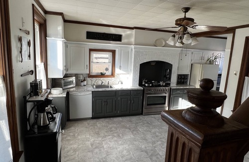 New Oxford House | Spacious Historic Home: 4 bedrooms, 2.5 bath