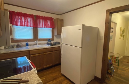Summerlee House | Spacious home in quiet neighborhood. Fenced yard. Easy access to attractions.