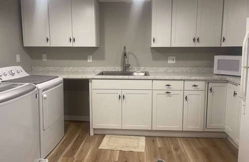 Downtown House | Spacious house minutes from Downtown: ten beds, hot tub and more!