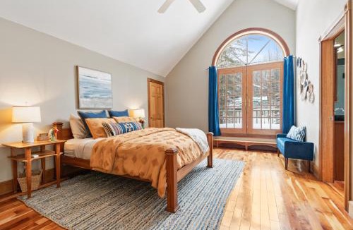 Hinesburg House | Spacious Lakefront Retreat w/Stunning Views