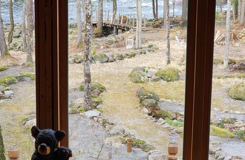 Brant Lake Cabin | Spacious Log Cabin on the Schroon River in the beautiful Adirondacks