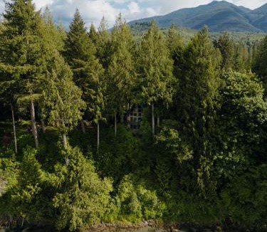Concrete Ski Chalet | Spacious North Cascades Riverside A-Frame with Mt Baker Views - Dog-Friendly