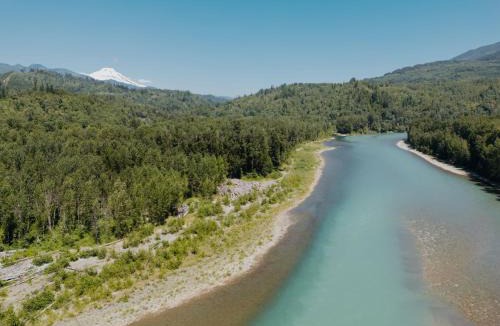 Concrete Ski Chalet | Spacious North Cascades Riverside A-Frame with Mt Baker Views - Dog-Friendly