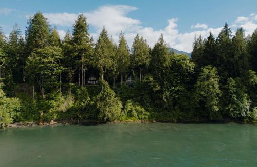 Concrete Ski Chalet | Spacious North Cascades Riverside A-Frame with Mt Baker Views - Dog-Friendly