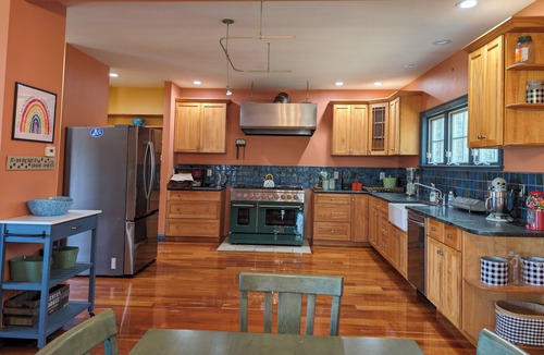 Mont Vernon Other | Spacious Pet Friendly 5-bedroom farmhouse in fabulous Mont Vernon with AC, WIFI