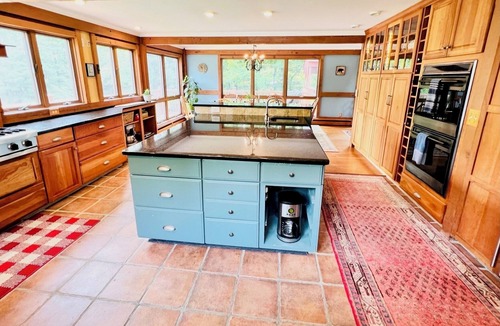 Stratton and Bromley Ski Areas House | Spacious + Private Ski Lodge on 20+ Acres - 10 min to Stratton, 5 min to Bromley