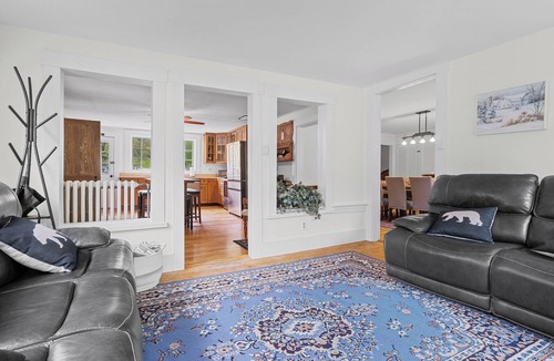 Jamaica House | Spacious Riverfront Home 7 Minutes to Stratton!