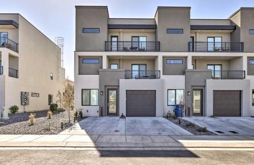 St. George House | Spacious St George Townhome with Grill and Views!