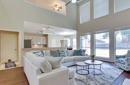 Sugar Land House | Spacious Sugar Land Home w/Yard & Pool Access!