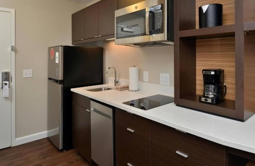 Morrisville Hotel | Spacious Suite Near Lake Crabtree and Umstead State Park – Perfect for Families