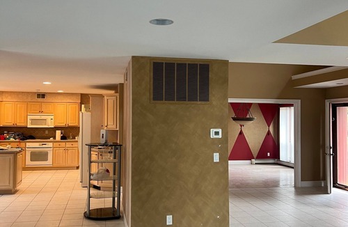 East Setauket Villa | Spacious 5-bedroom villa in pleasant Setauket- East Setauket with WiFi, AC