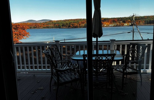 Laconia House | Spacious vacation spot on Lake Winnisquam! Sleep up to 8