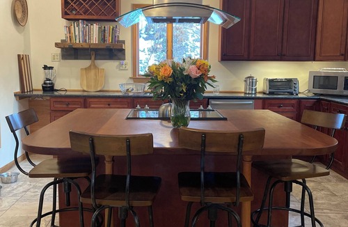 Lake Luzerne House | Spectacular kid friendly home 2 minutes to Luzerne beach, 10min to Lake George!