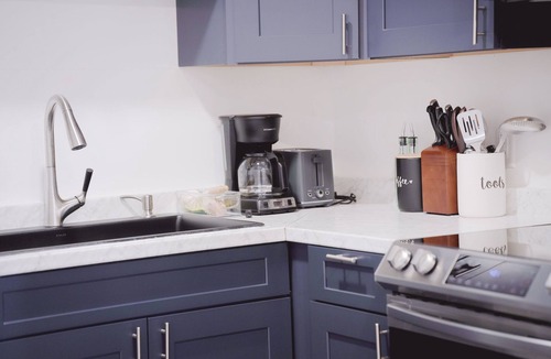 Lake View Apartment | Spotless & Cozy Renovated Loft. Comfort & Convenience in Lake View, NY.