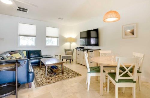 St. Augustine Beach House | St Augustine Cottage w/Fire Pit - Walk to Pier!