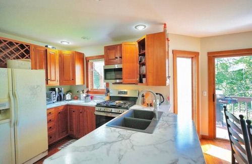 Eden Cottage | Stairway To Heaven-VT Lakefront! Hot Tub & More! 25 Mins to Stowe!