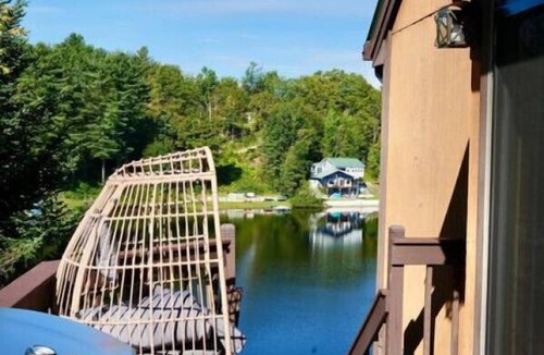 Eden Cottage | Stairway To Heaven-VT Lakefront! Hot Tub & More! 25 Mins to Stowe!