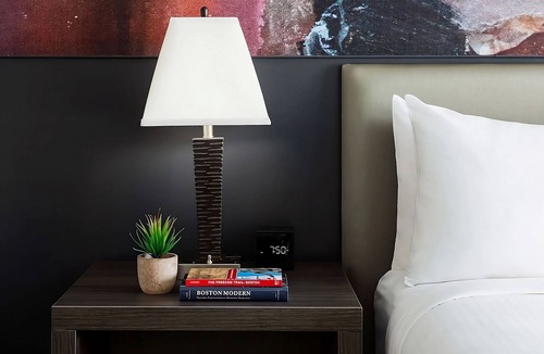 Lower Allston Hotel | Standard 2 Queens Room at Studio Allston Hotel
