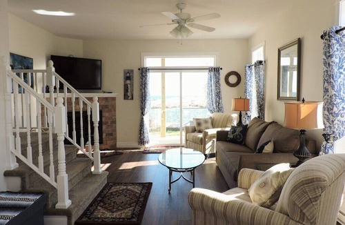 Seawall Condo | StarGazer Ocean Front Condo
