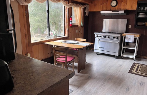 Gaylordsville House | Stay on an Alpaca Farm