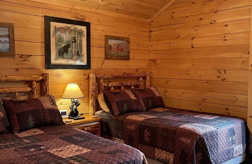 East Burke Cabin | Stay on Kingdom Trails in a one bedroom cabin!