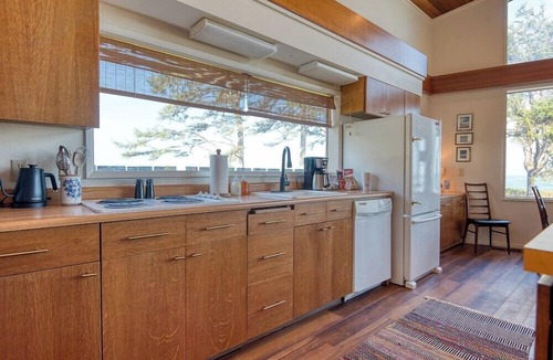 Coos Bay House | #StayinMyDistrict Cape Arago Sanctuary at the Sea