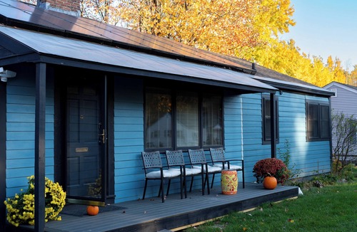 South Burlington House | Step into a world where midcentury modern charm embraces Vermont's beauty!