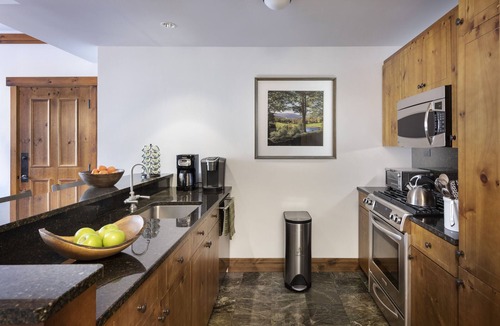 Stowe Area Condo | Steps Away - Lux 3 BR in Lodge at Spruce Peak