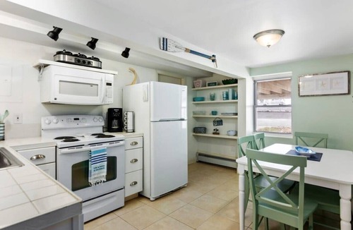 Salisbury Beach Apartment | Steps to Beach | Cozy 1BR | Parking