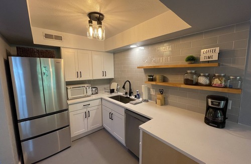 Chelan Condo | Steps to Lakefront Park. Close to Town, Waterslides, Wineries, and Golf Courses.