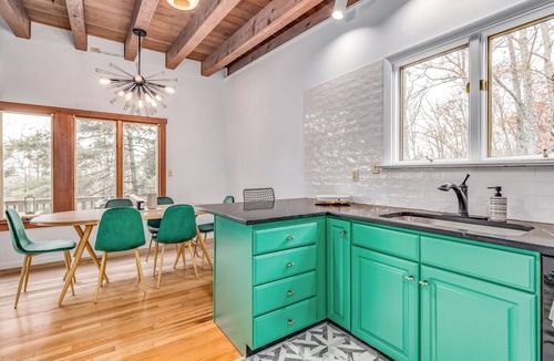 Kabletown House | Stone Cabin on Valley View: Fire Pit + Hot Tub