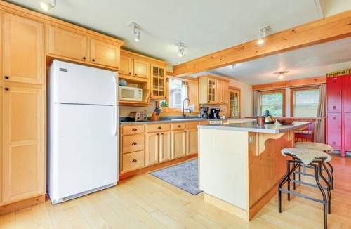 Stratton House | Storybook Stratton House: 3 Mi to Mount Snow!