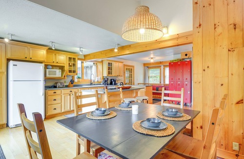 Stratton House | Storybook Stratton House: 3 Mi to Mount Snow!