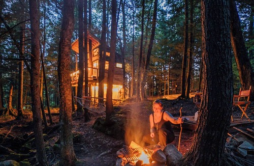 Woodbury House | Streamside treehouse in the Vermont forest with access to sauna