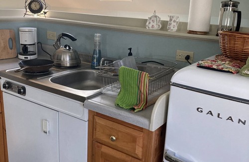 Lincolnville Apartment | Studio Apartment on lake near Camden, Maine.