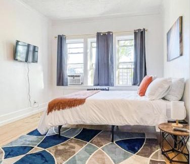 East Avenue Apartment | Studio Near Downtownwi-fiqueenbdhighfall