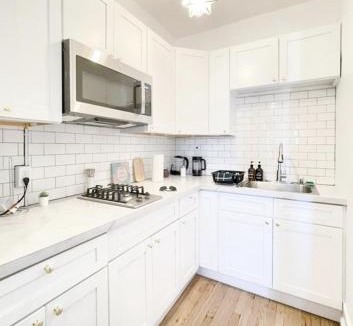 East Avenue Apartment | Studio Near Downtownwi-fiqueenbdhighfall