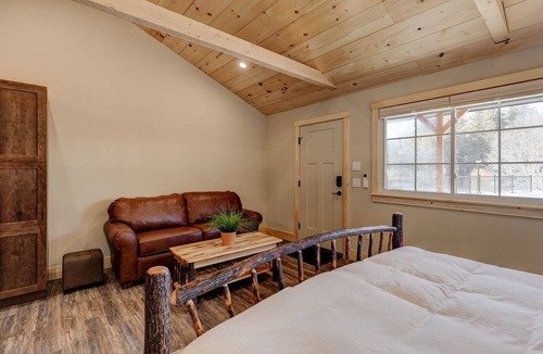 Sunapee Hotel | Studio Suite #8 at The Lodge | Minutes from Sunapee Harbor and Mount Sunapee