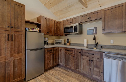 Sunapee Hotel | Studio Suite #9 at The Lodge | Minutes from Sunapee Harbor & Mount Sunapee